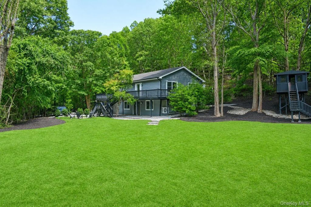 644 Bread And Cheese Hollow Road, Northport