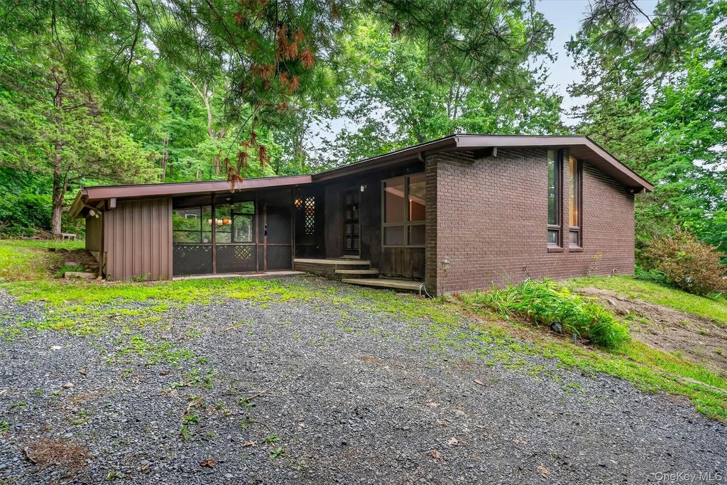 368 Old Dutch Hollow Road, Greenwood Lake