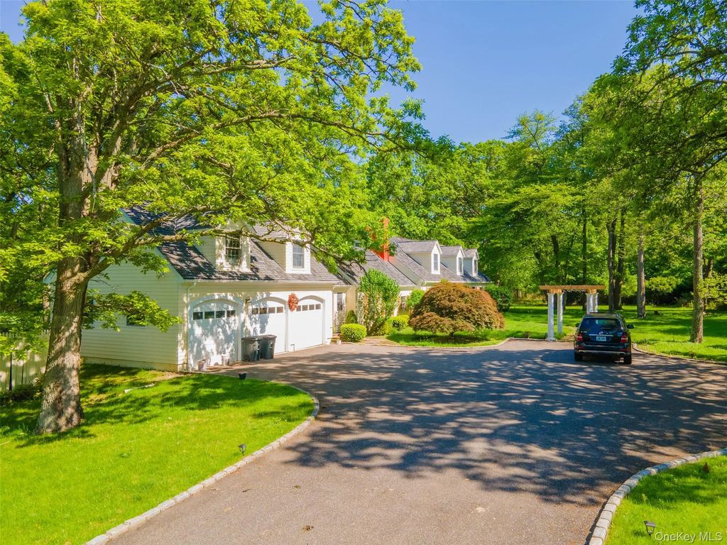 235 Centre Island Road, Oyster Bay