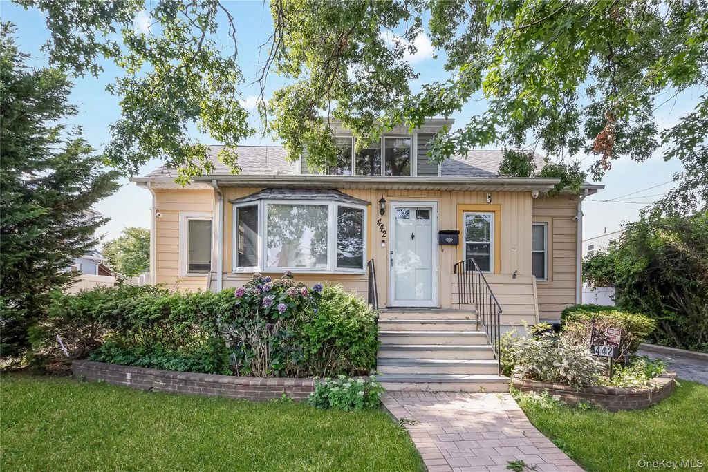 442 Cedar Street, Uniondale