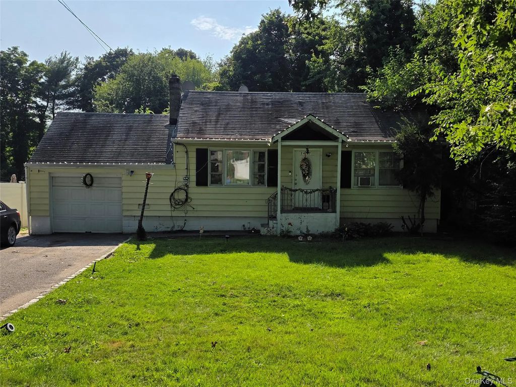 2467 New York Avenue, Melville