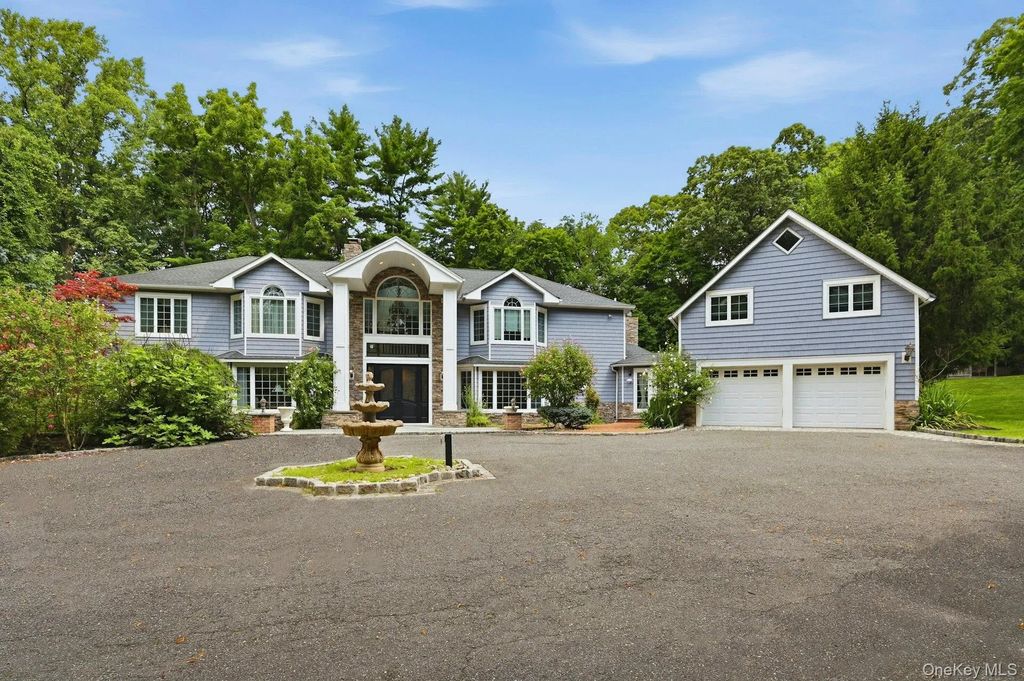 225 S Oyster Bay Road, Muttontown