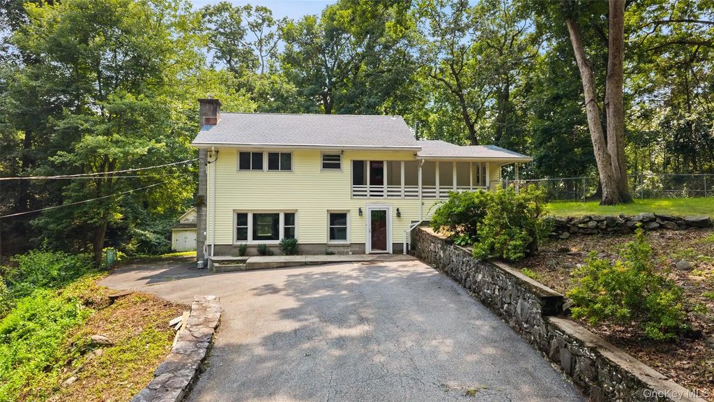 55 Wenonah Road, Putnam Valley
