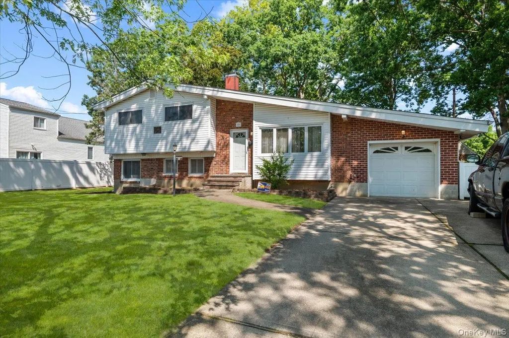 369 Central Avenue, Deer Park