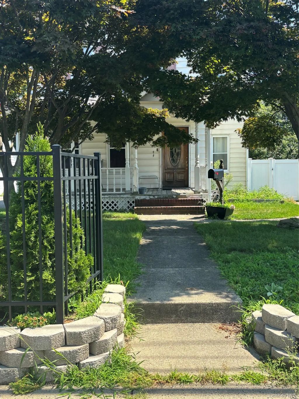 1023 Newbridge Road, Bellmore