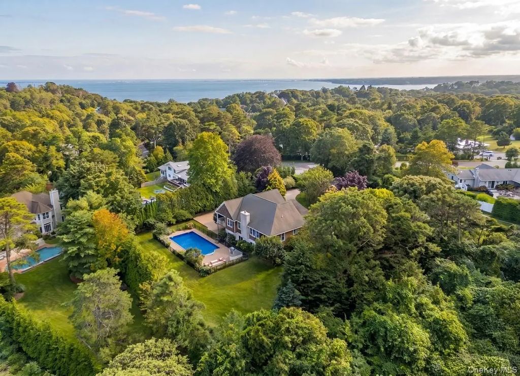 10 Peconic View Court, Southampton