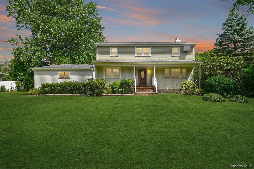 6 Duquesne Drive, Greenlawn