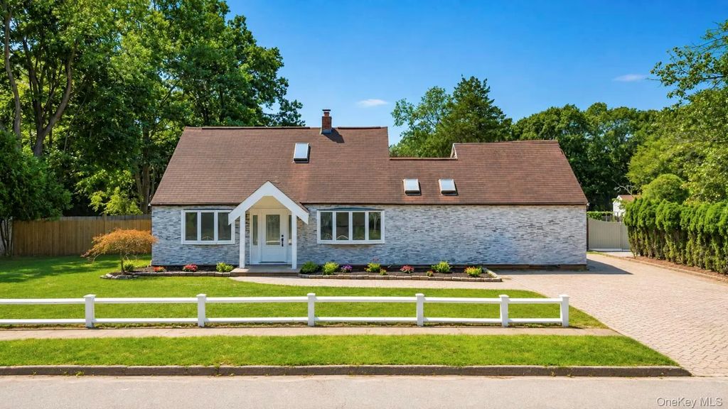 36 Fifty Acre Road S, Smithtown