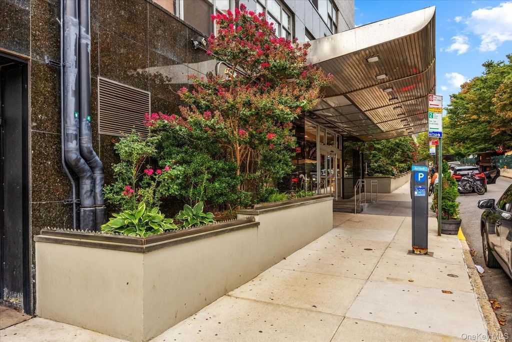 125-10 Queens Boulevard # 716, Kew Gardens