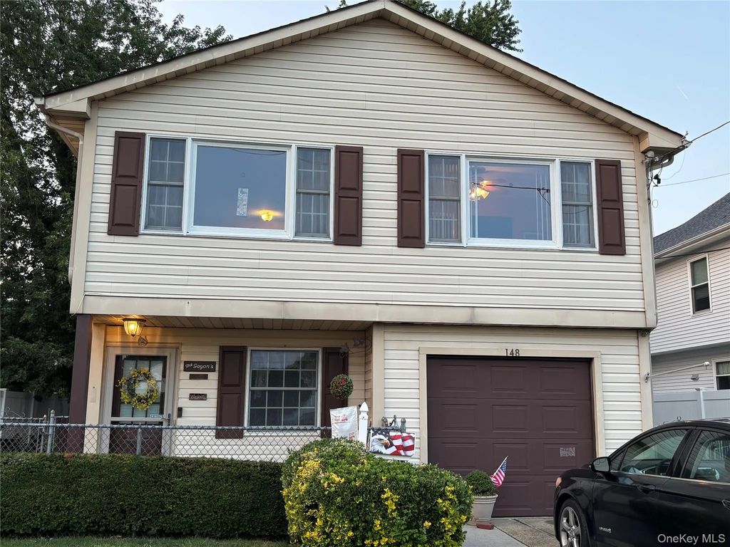 148 Harrison Avenue, Bethpage