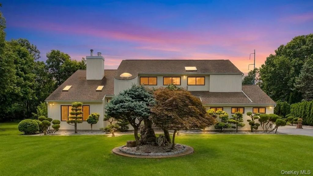 5 Dohne Court, Greenlawn