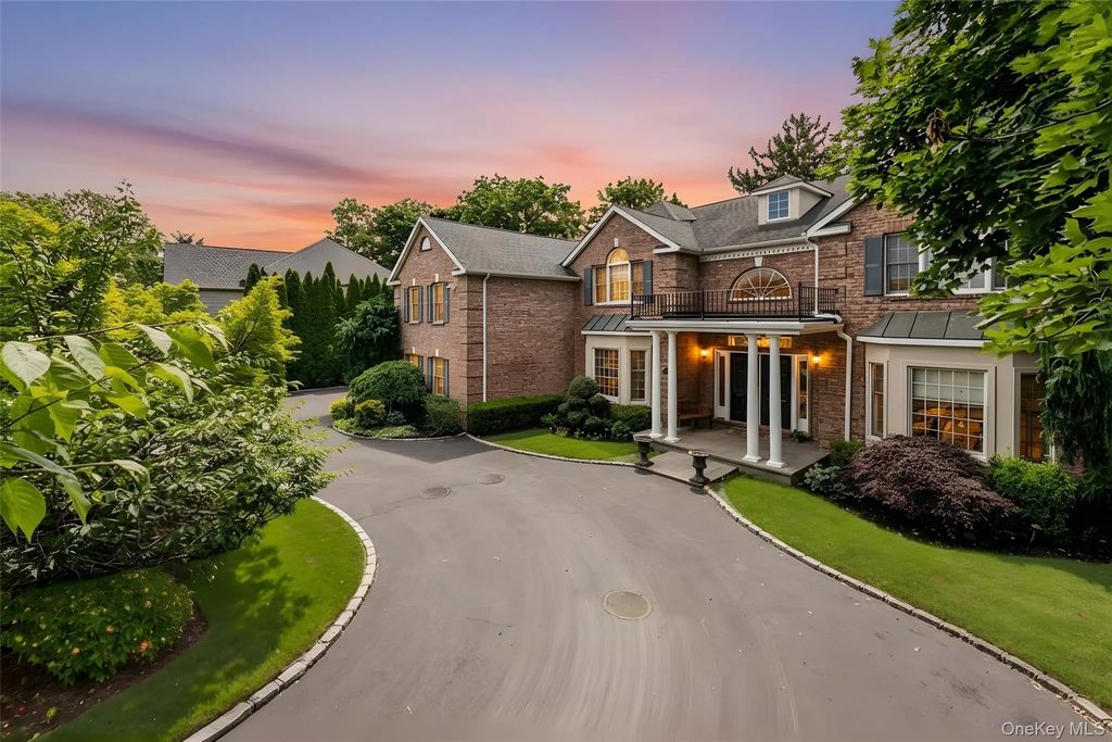 50 Eastwoods Court, Roslyn