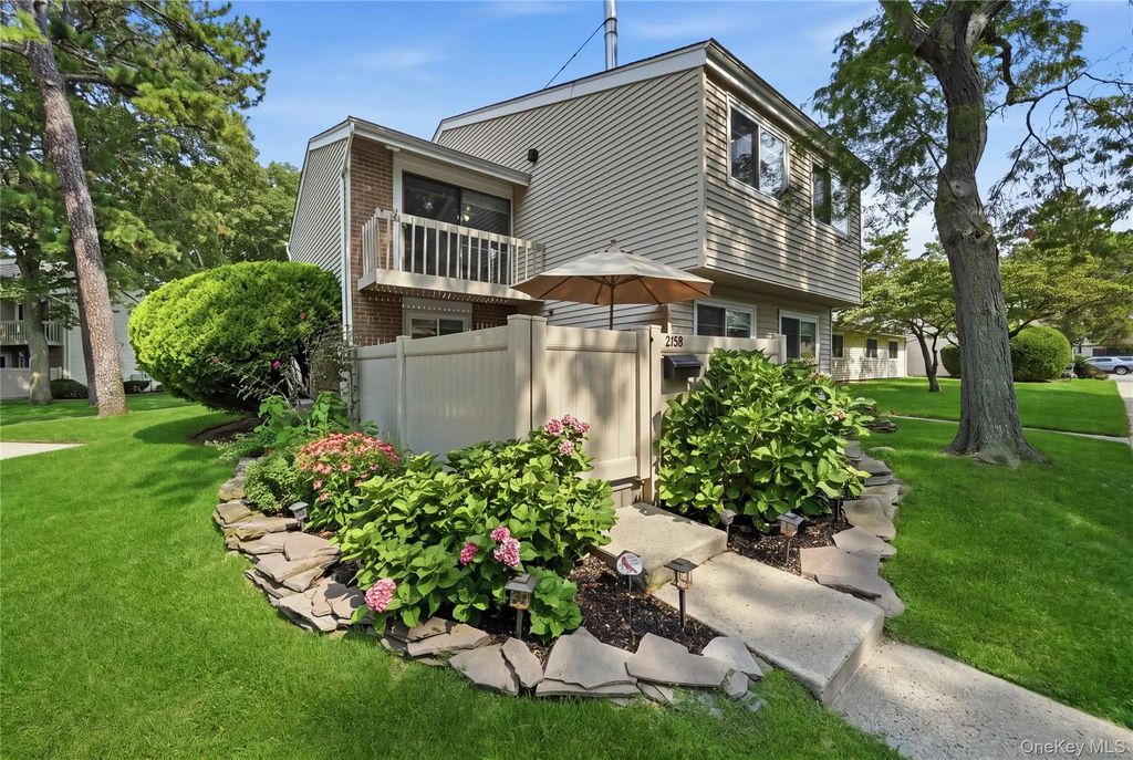 215 Springmeadow Drive # B, Holbrook
