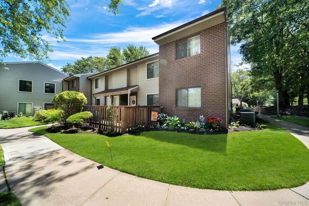 770 Hilltop Court, Coram