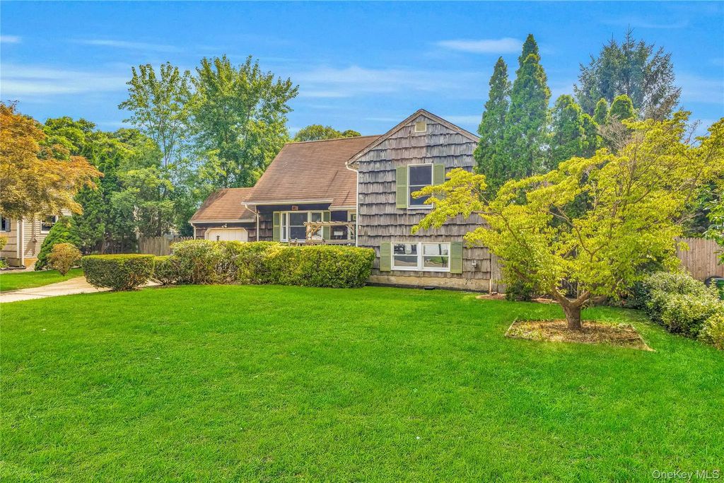38 Saddle Lane, Centereach