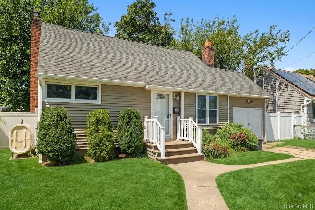 163 Buffalo Avenue, Lindenhurst