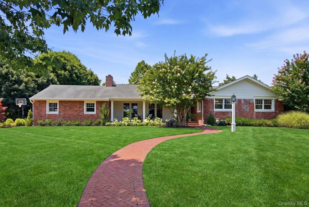 23 Renwick Avenue, Huntington