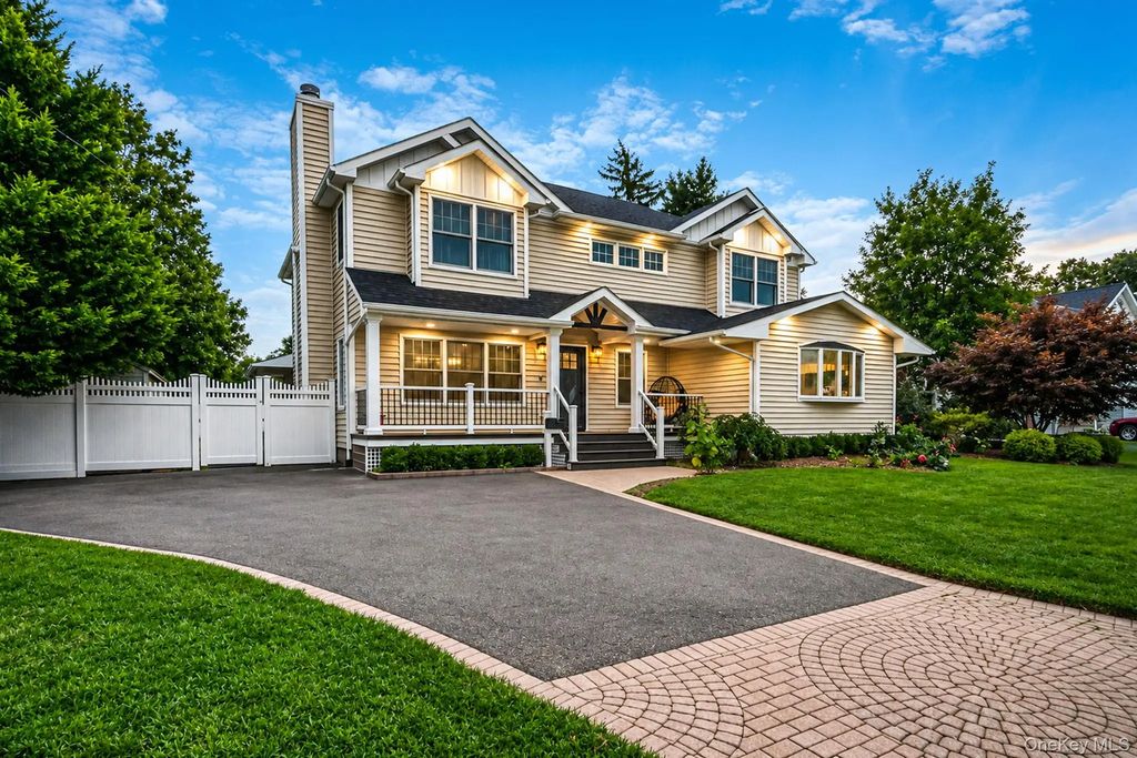 15 Kirby Lane, Commack