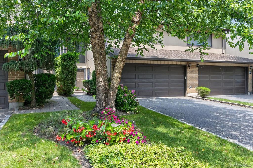 62 Wimbledon Drive, Roslyn