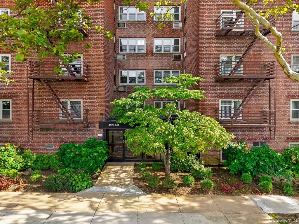 144-60 Gravett Rd, # 1d, Flushing