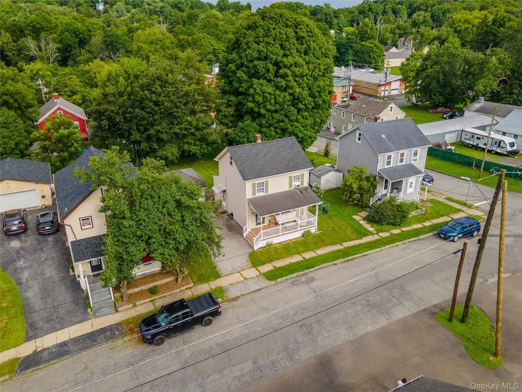 19 Railroad Avenue, Walden