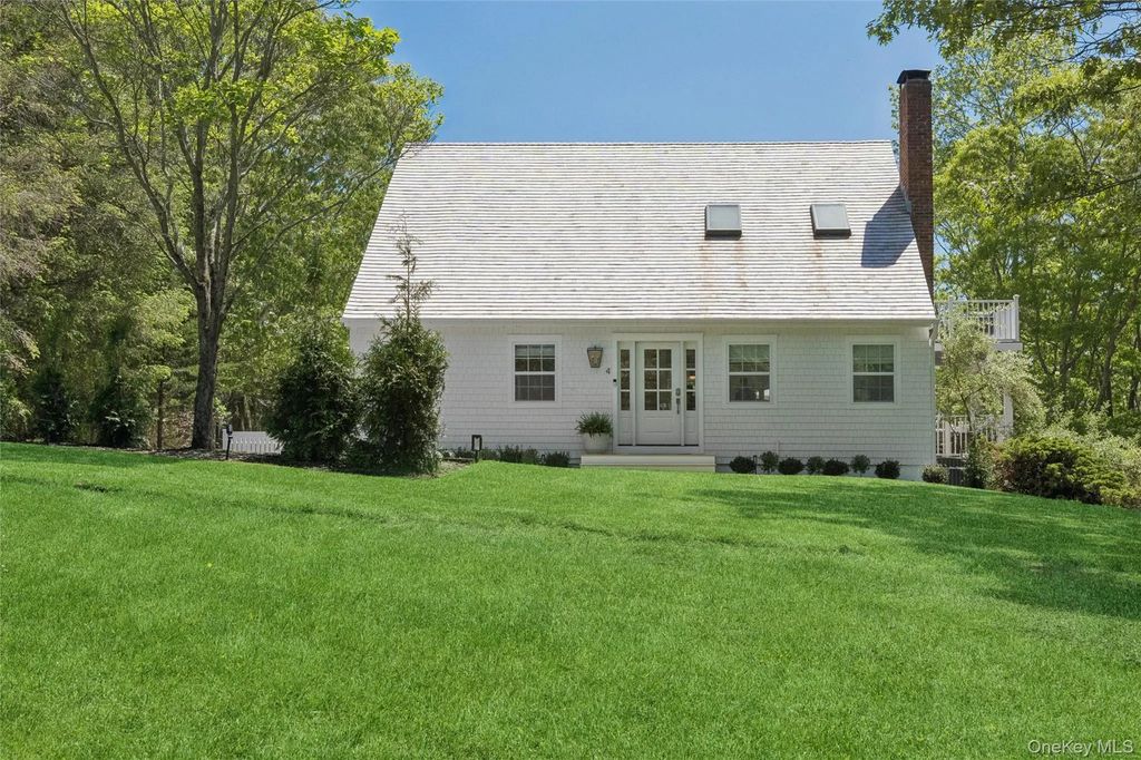4 Trail Court, Water Mill