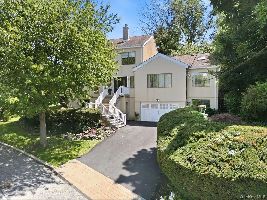 121 Newport Road, Yonkers