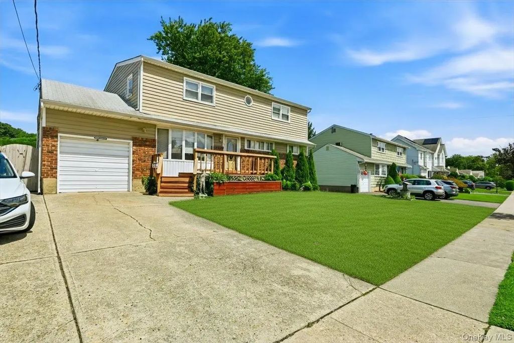23 Hampshire Drive, Farmingdale