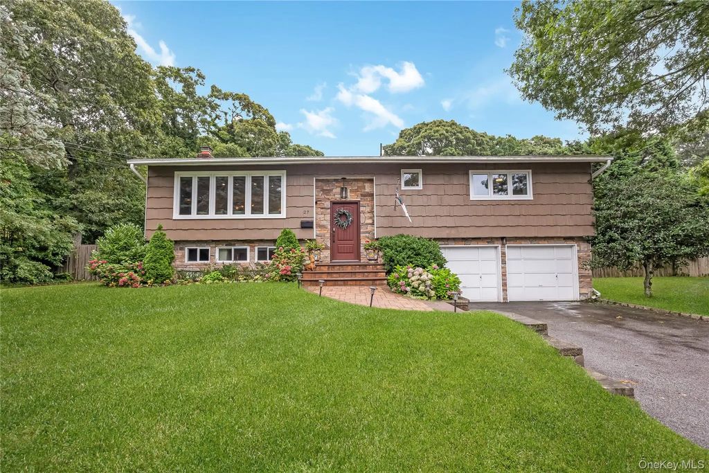 27 Baywood Lane, Bayport