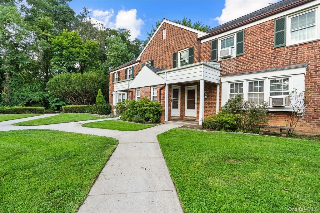 17 Robins Crescent # 17, New Rochelle