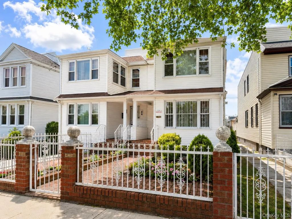 93-08 123rd Street, Richmond Hill S.