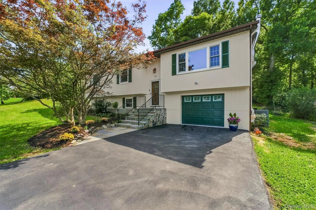 24 Bell Air Lane, Wappingers Falls