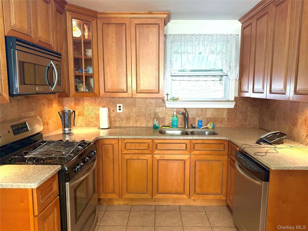 59-41 161st Street, Fresh Meadows