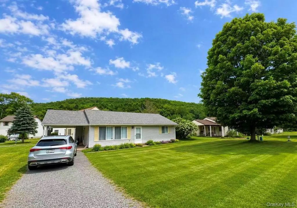 12 Pine Drive, Woodridge