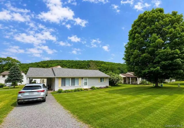 12 Pine Drive, Woodridge