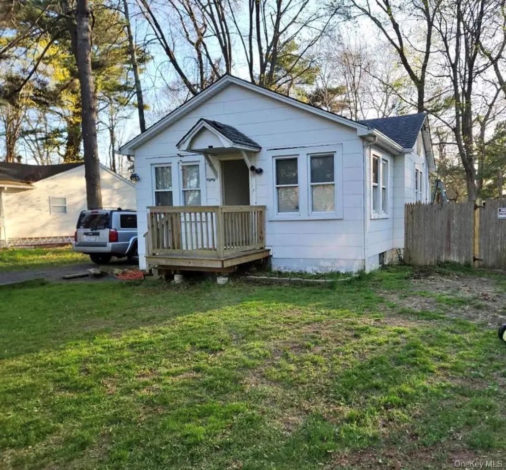 80 Magnolia Drive, Mastic Beach