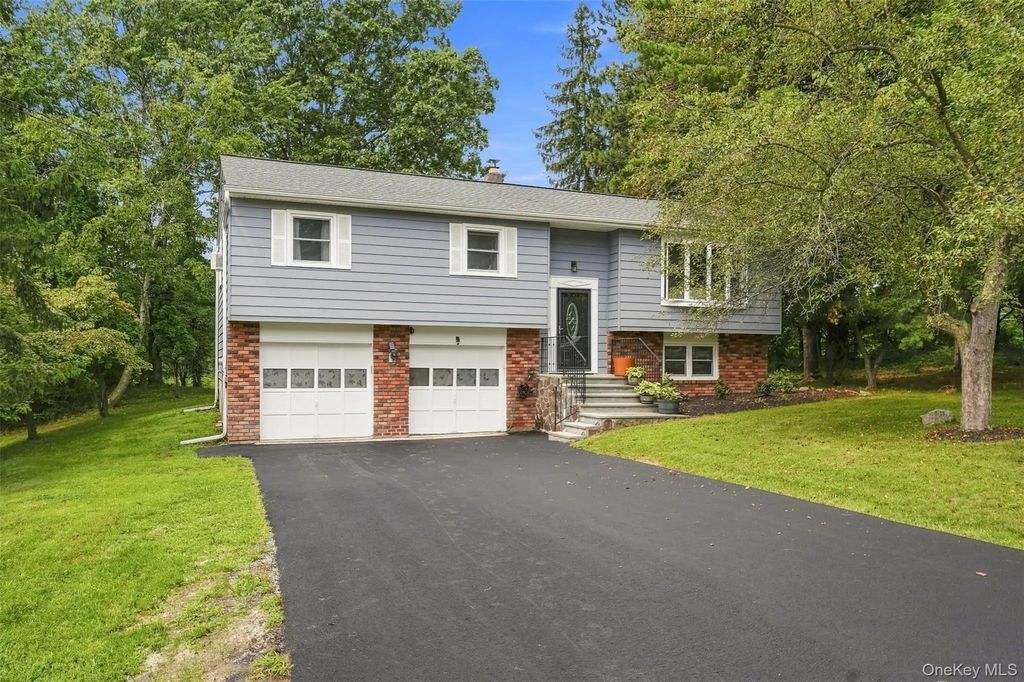 16 Cromwell Drive, Poughkeepsie
