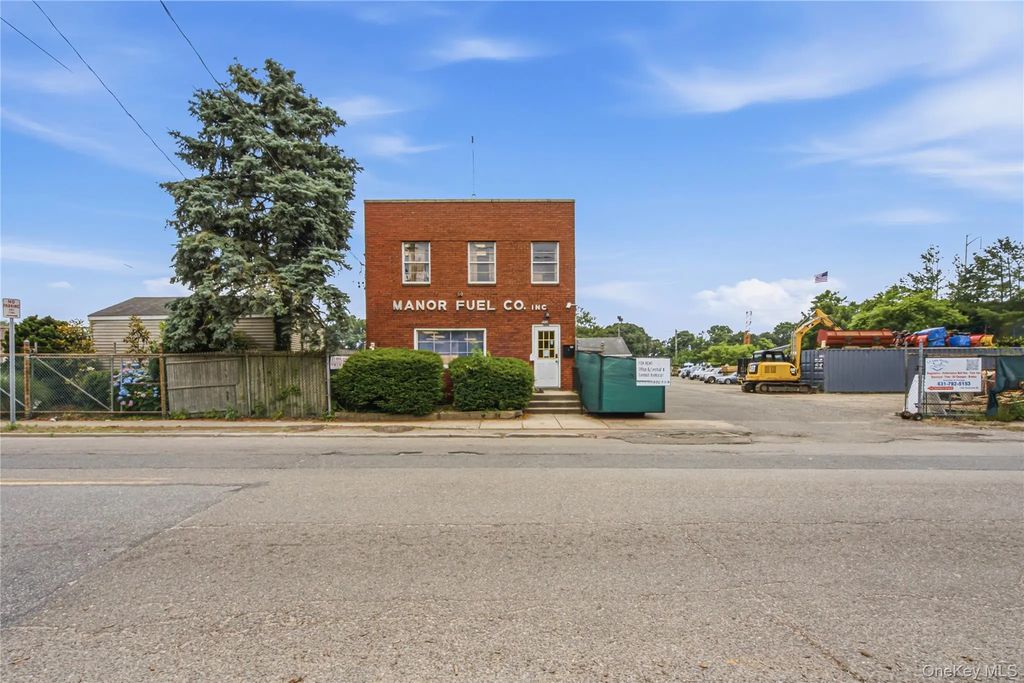 152 Railroad Street, Huntington Station