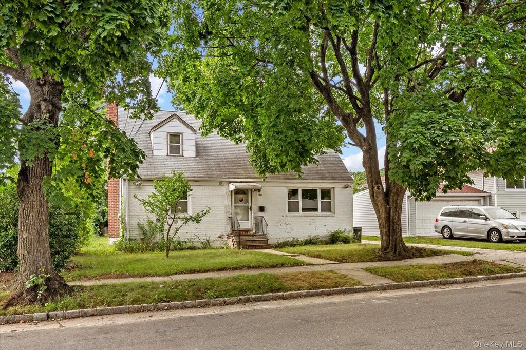 1037 Broadway, Westbury