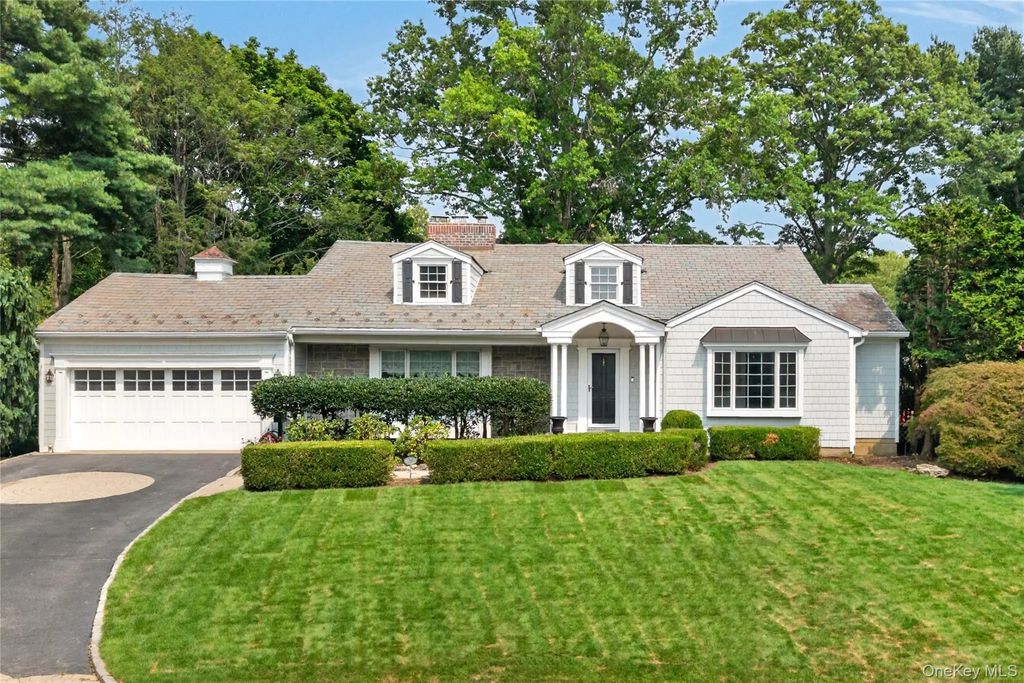 20 Earle Place, Manhasset