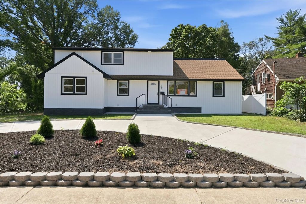930 Park Drive, Wantagh