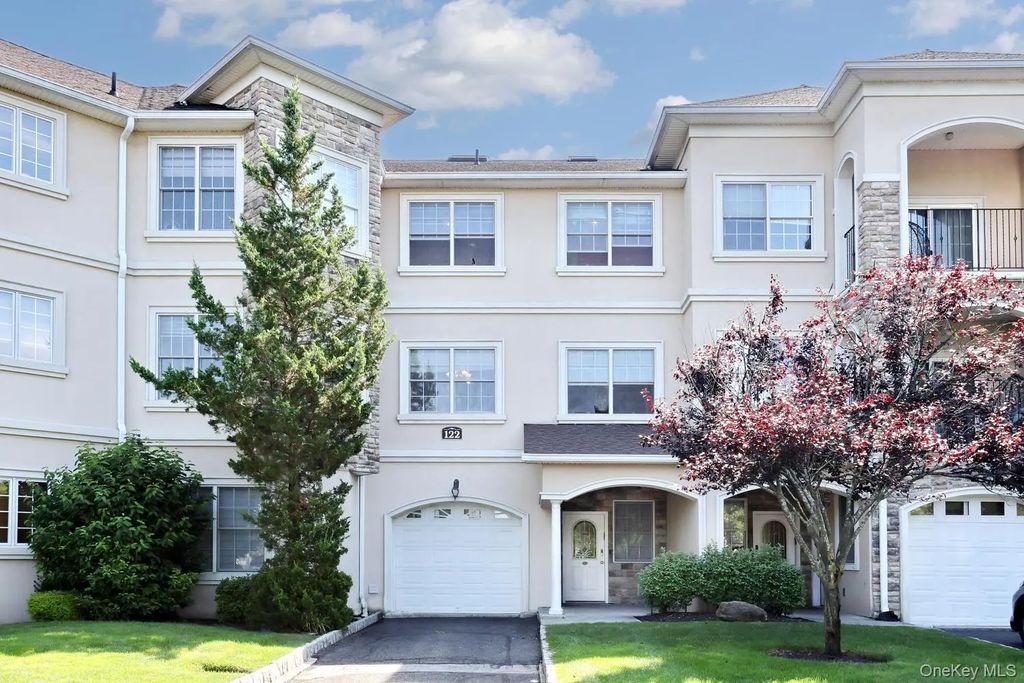 122 Bates Drive, Monsey