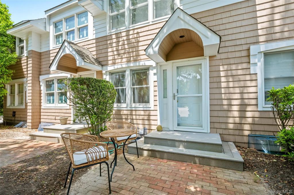 49 Canoe Place, Hampton Bays