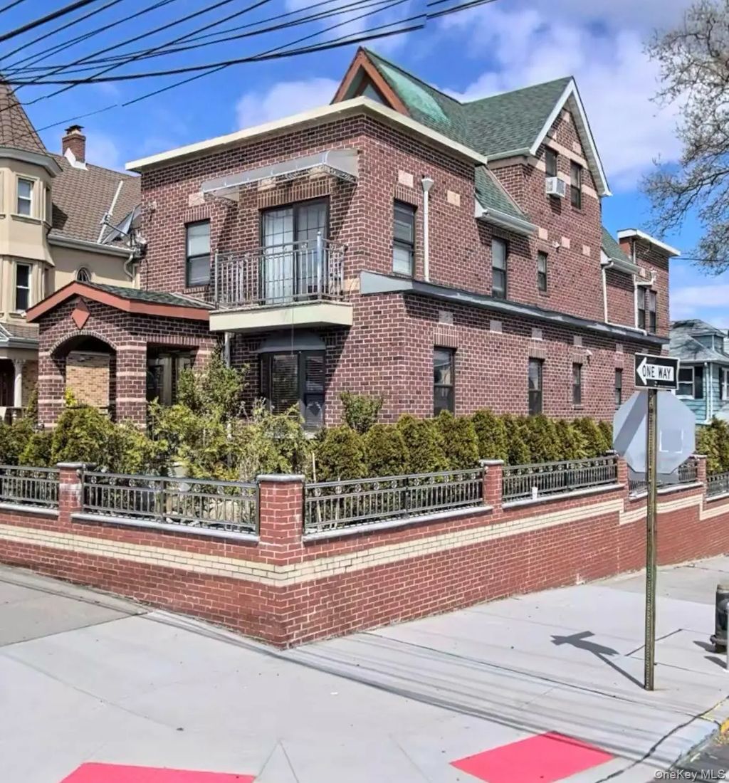 125-19 14th Avenue, College Point