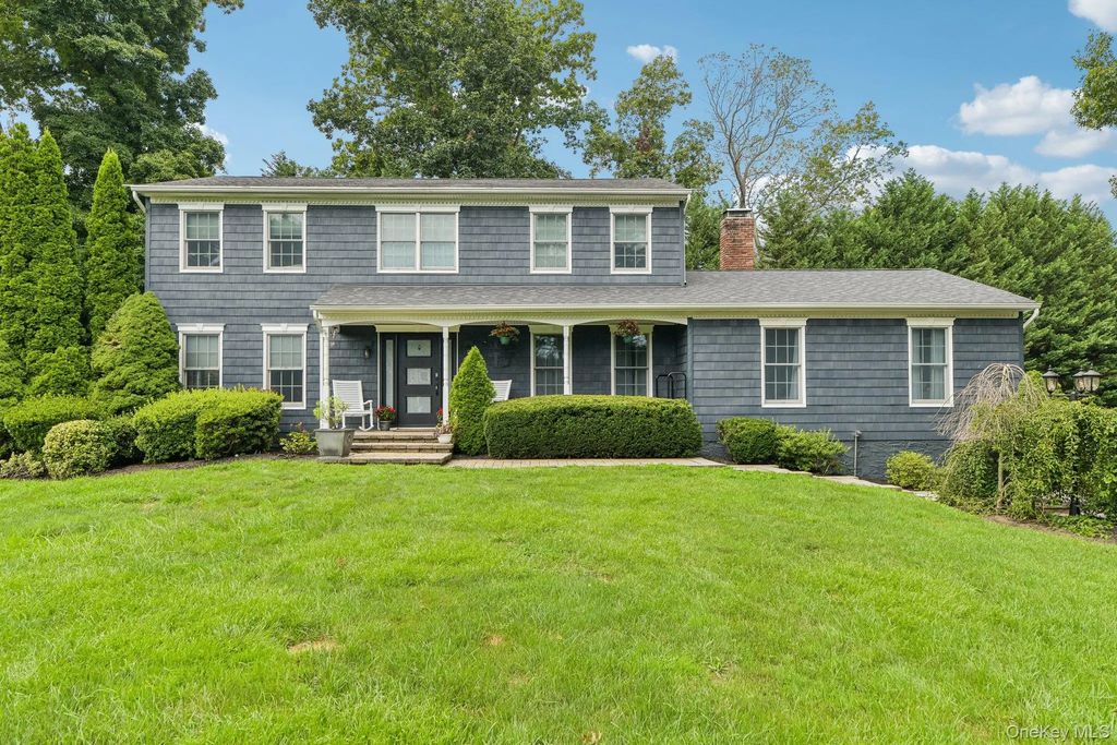 6 Pebble Hill Court, Northport