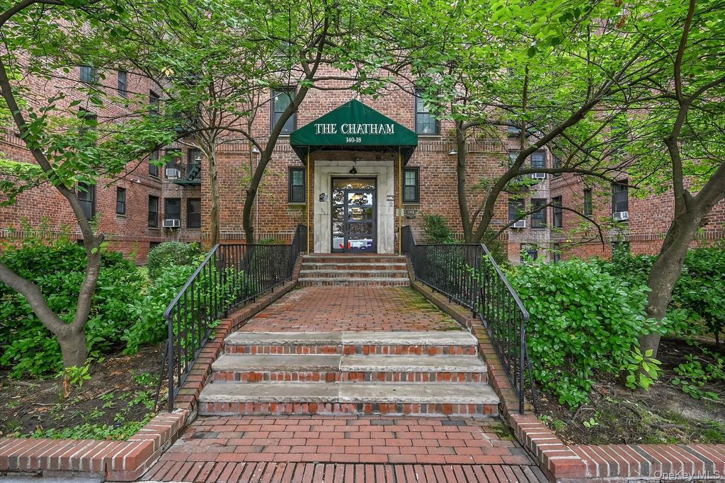 140-18 Burden Crescent # 411, Briarwood