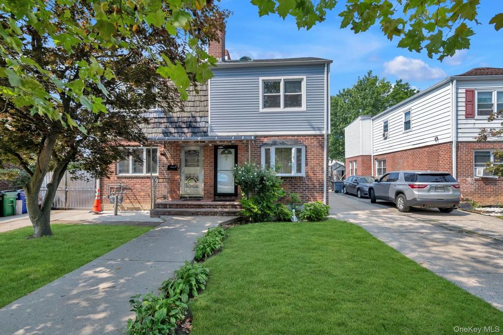 13835 64th Avenue, Flushing