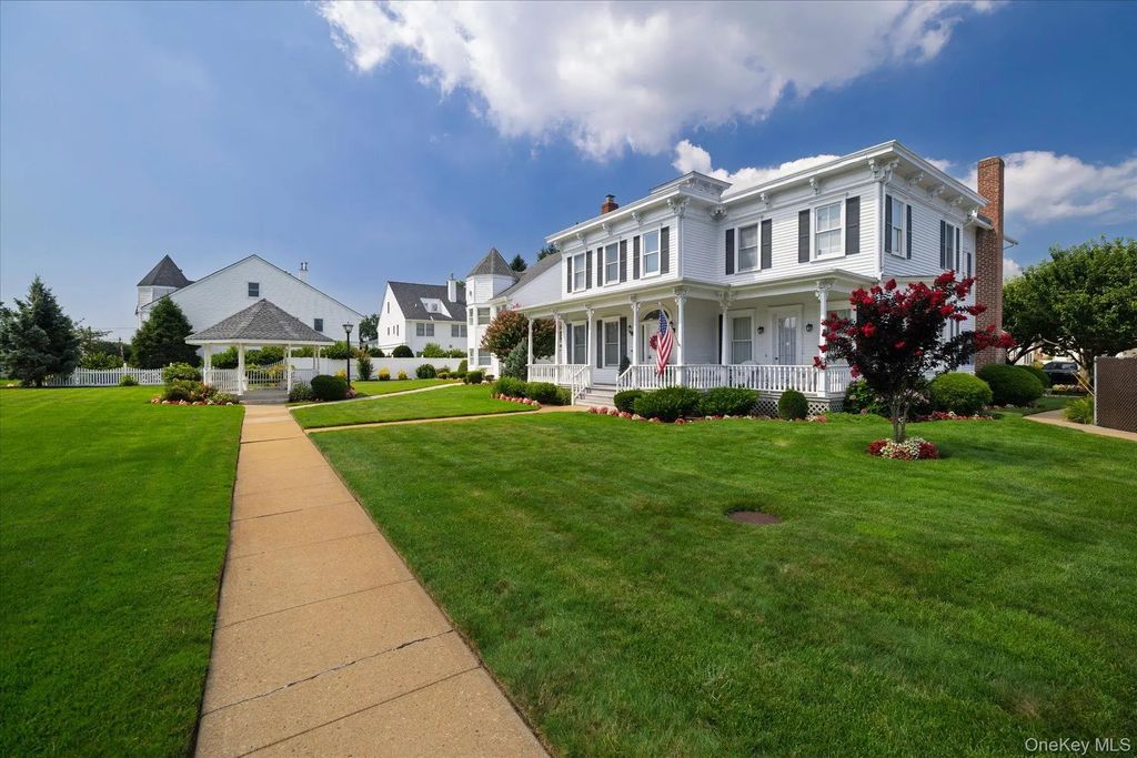 1 Ridgewood Drive, Wantagh