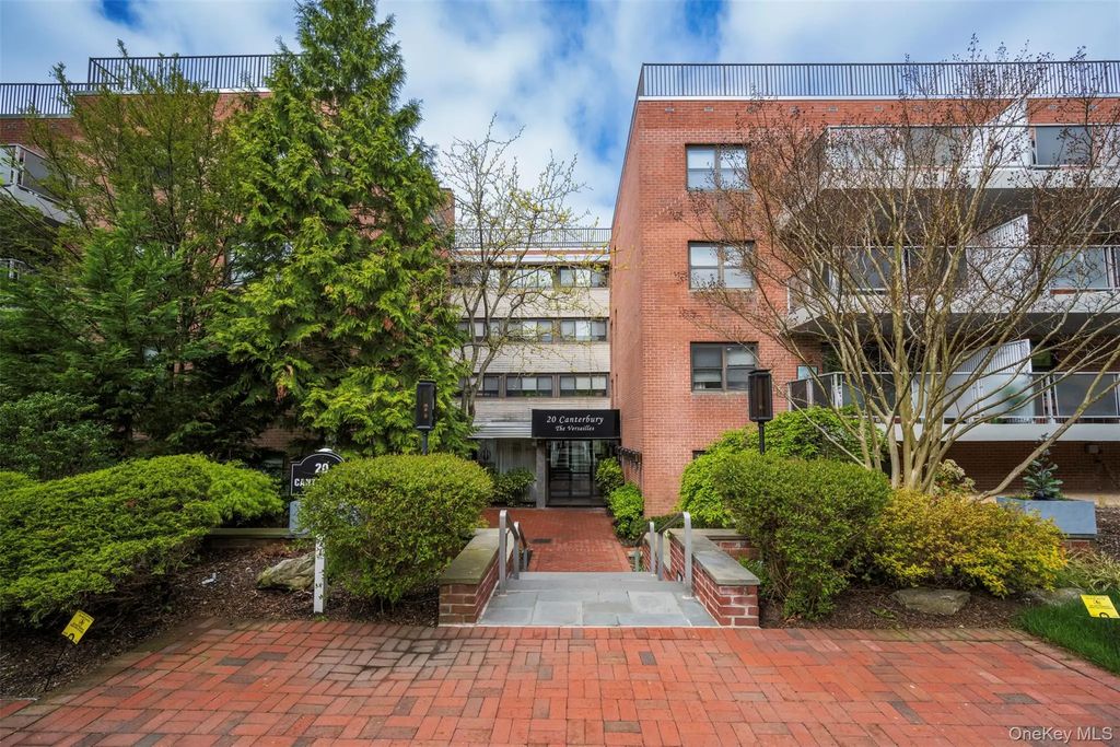 20 Canterbury Road # 3a, Great Neck