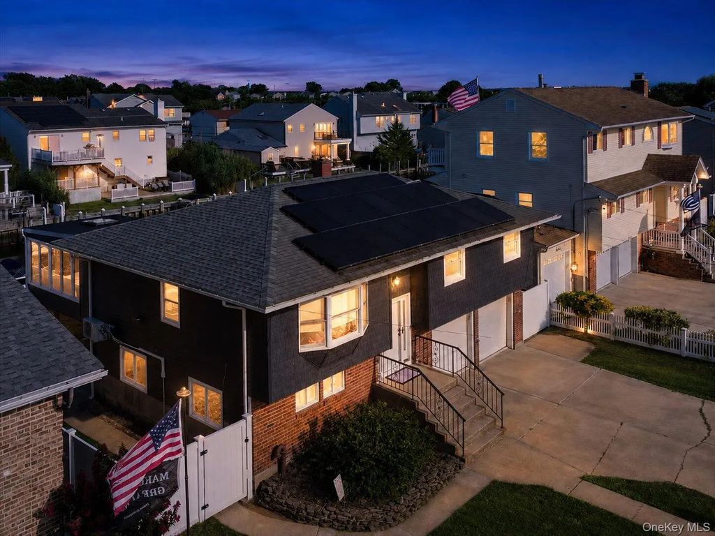 2695 Ocean Avenue, Seaford